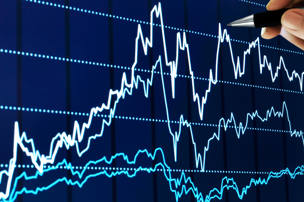 Data analytics graph illustrating cloud data warehouse comparison